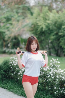 坐在又大又硬的上面写作业做作文